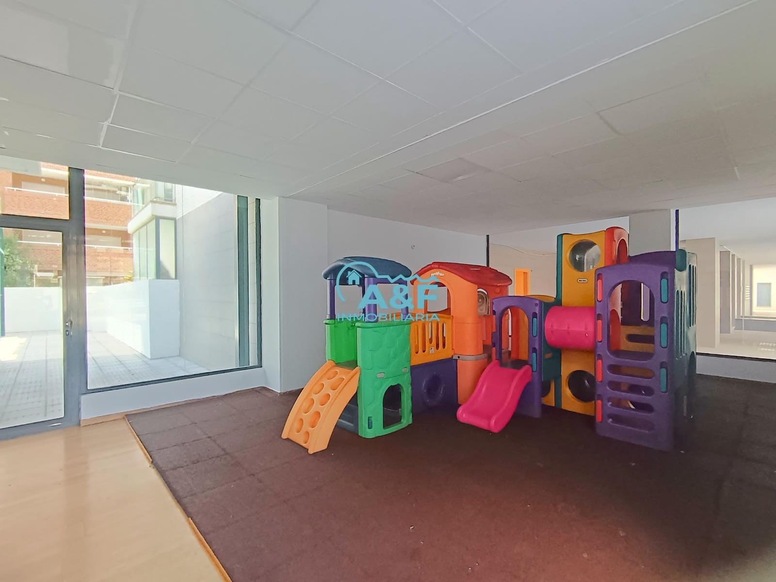 2 chambre Appartement à vendre à Oropesa  avec piscine garage - 242 000 € (Ref: 9388137)