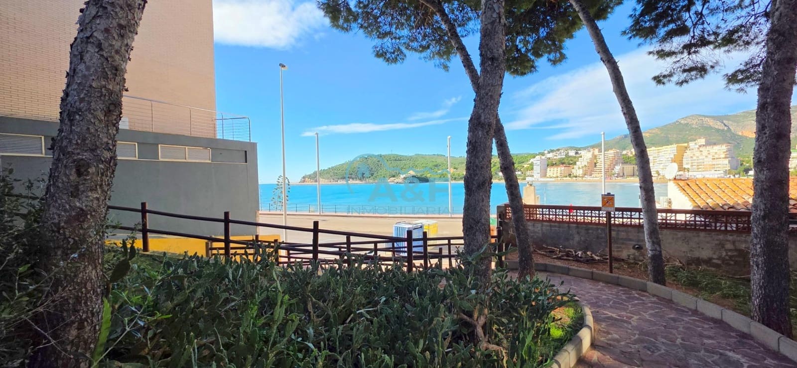 2 bedroom Apartment for rent in Oropesa  with garage - € 750 (Ref: 9388148)