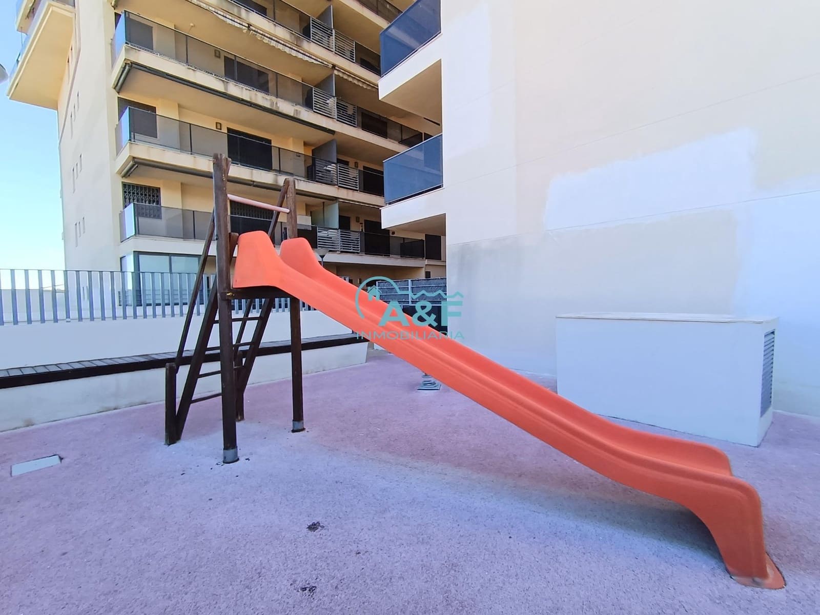 1 sypialnia Apartament na sprzedaż w Oropesa  z basenem garażem - 145 000 € (Ref: 9388151)