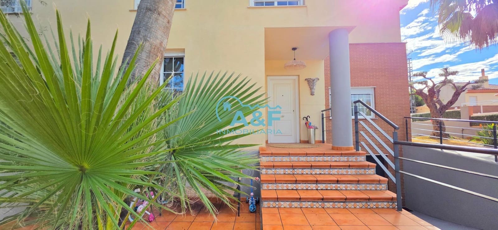 5 slaapkamer Villa te koop in Benicassim met zwembad garage - € 739.000 (Ref: 9388154)