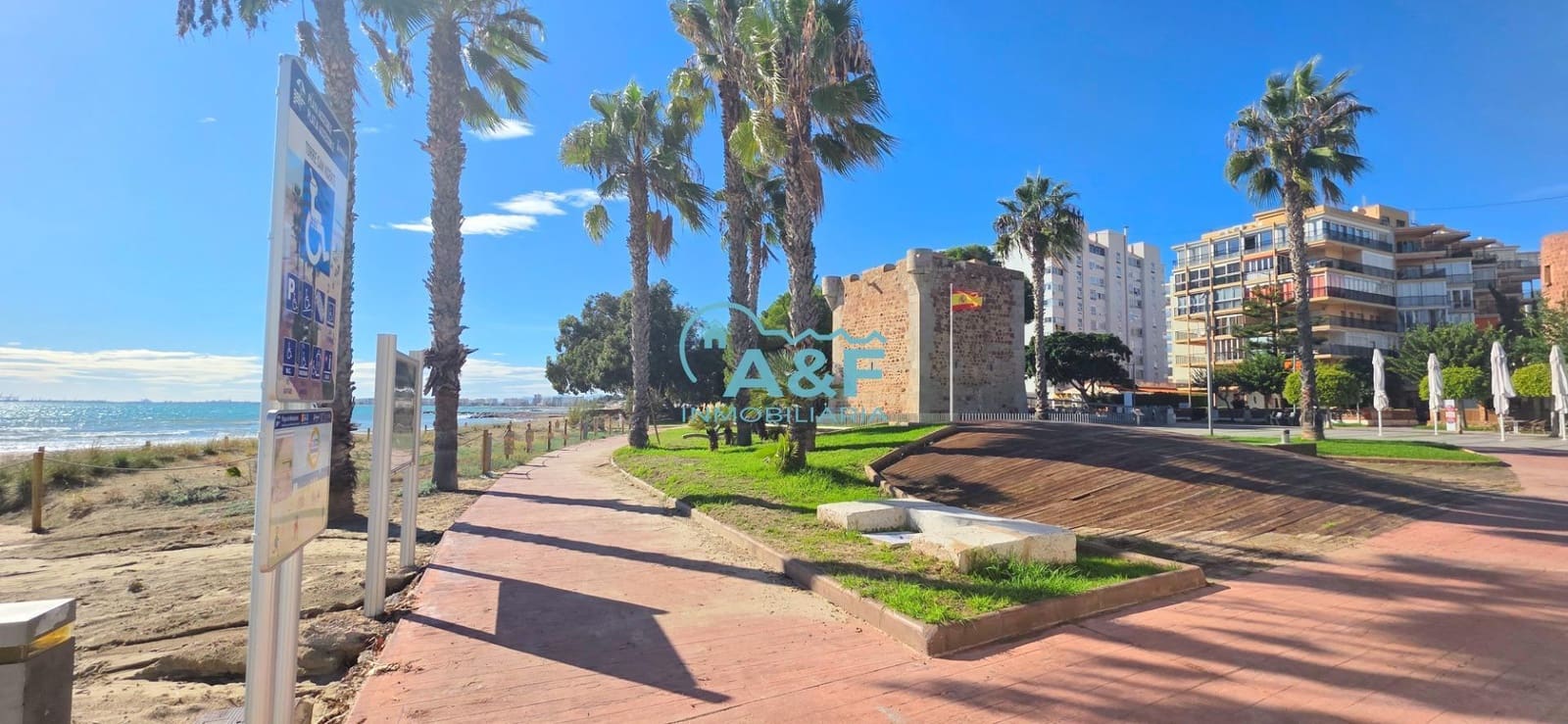 5 slaapkamer Villa te koop in Benicassim met zwembad garage - € 739.000 (Ref: 9388154)