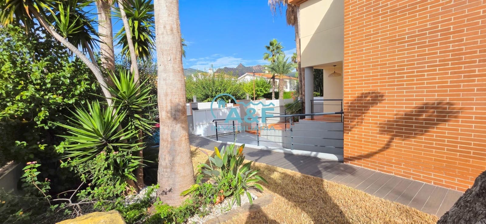 5 slaapkamer Villa te koop in Benicassim met zwembad garage - € 739.000 (Ref: 9388154)