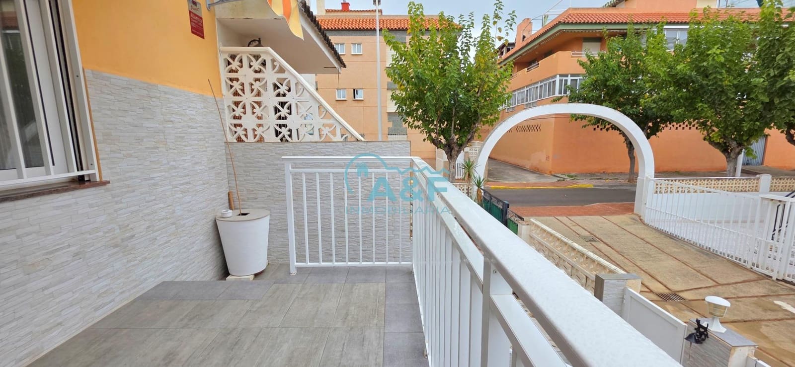 Chalet de 3 habitaciones en Oropesa  en venta con garaje - 170.000 € (Ref: 9388155)