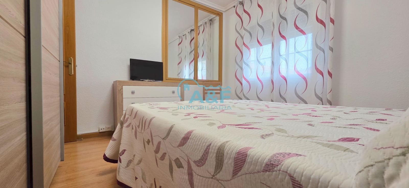 Chalet de 3 habitaciones en Oropesa  en venta con garaje - 170.000 € (Ref: 9388155)