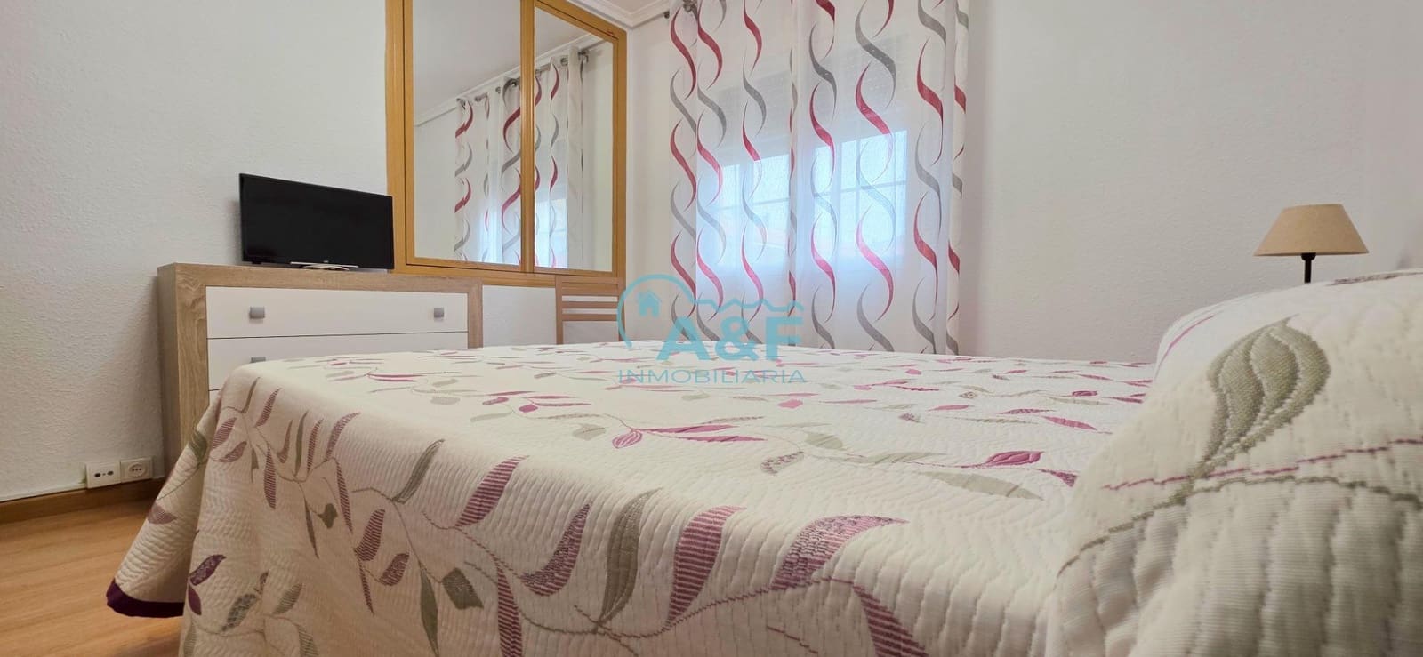 Chalet de 3 habitaciones en Oropesa  en venta con garaje - 170.000 € (Ref: 9388155)