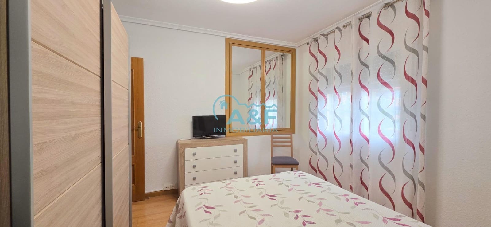 Chalet de 3 habitaciones en Oropesa  en venta con garaje - 170.000 € (Ref: 9388155)