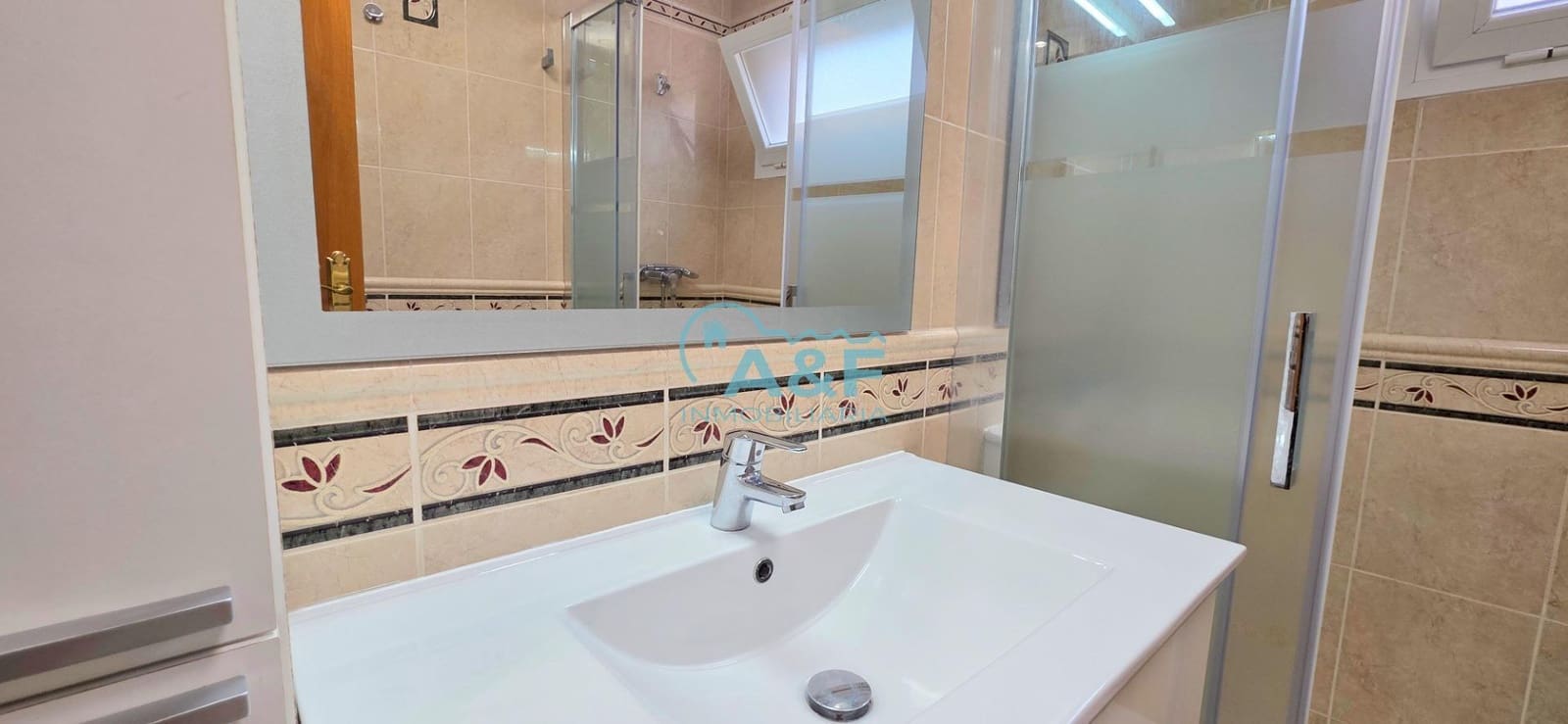 Chalet de 3 habitaciones en Oropesa  en venta con garaje - 170.000 € (Ref: 9388155)