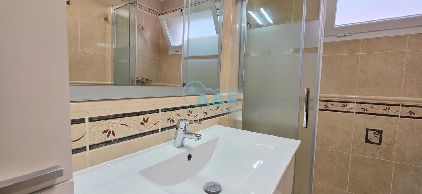 Chalet de 3 habitaciones en Oropesa  en venta con garaje - 170.000 € (Ref: 9388155)