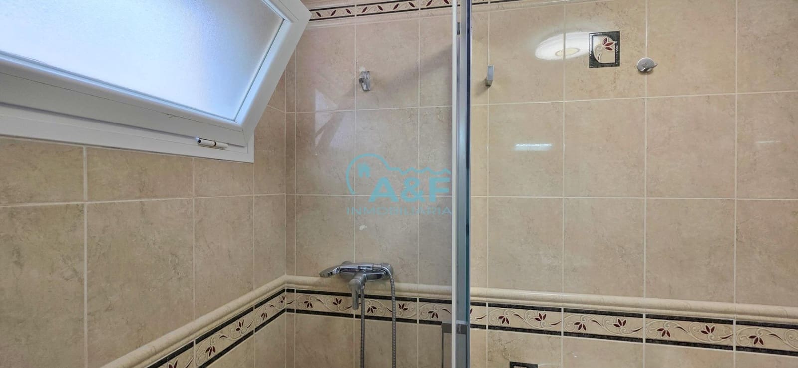 Chalet de 3 habitaciones en Oropesa  en venta con garaje - 170.000 € (Ref: 9388155)