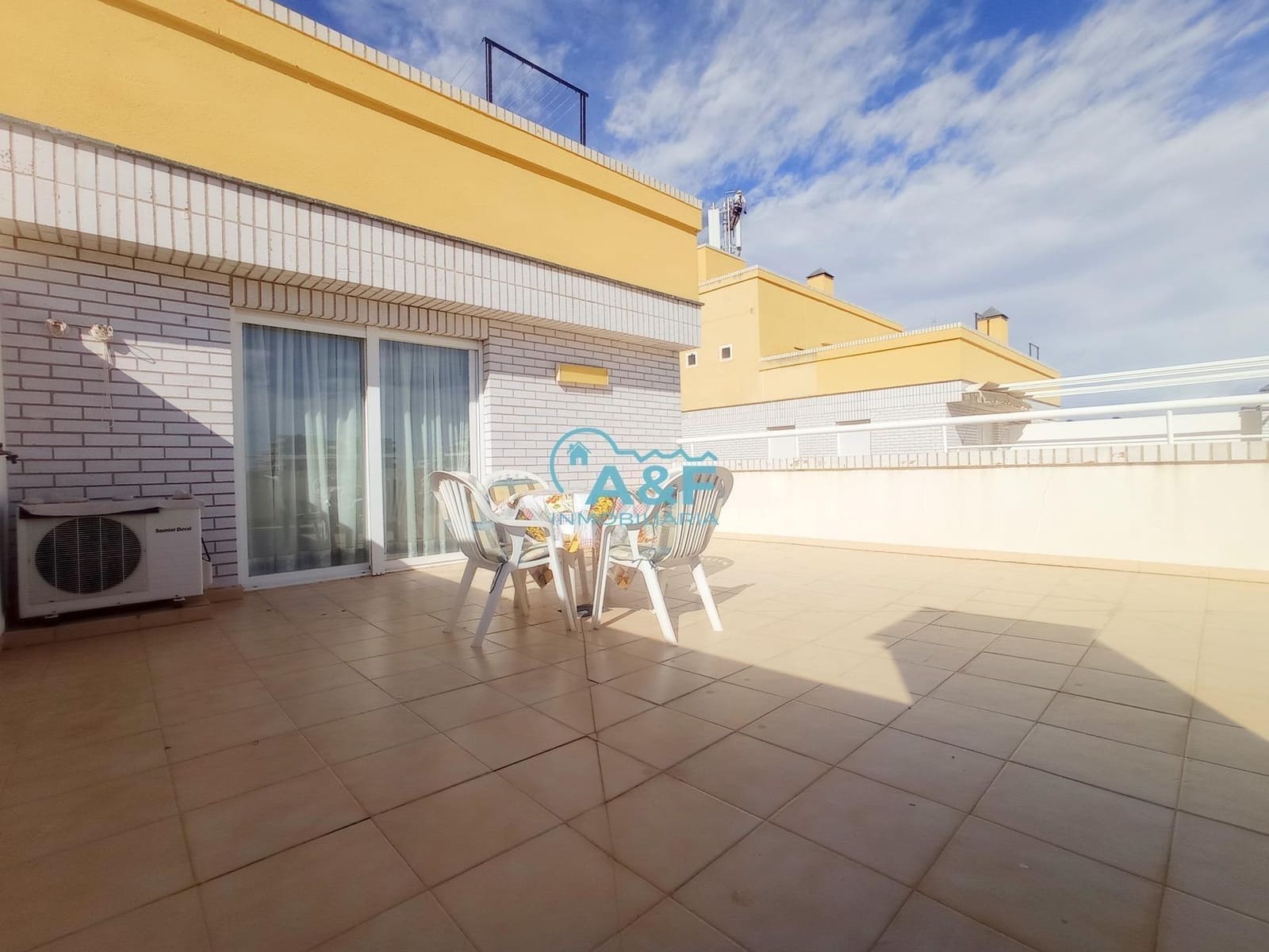 2 bedroom Penthouse for sale in Oropesa  with pool garage - € 159,000 (Ref: 9388160)