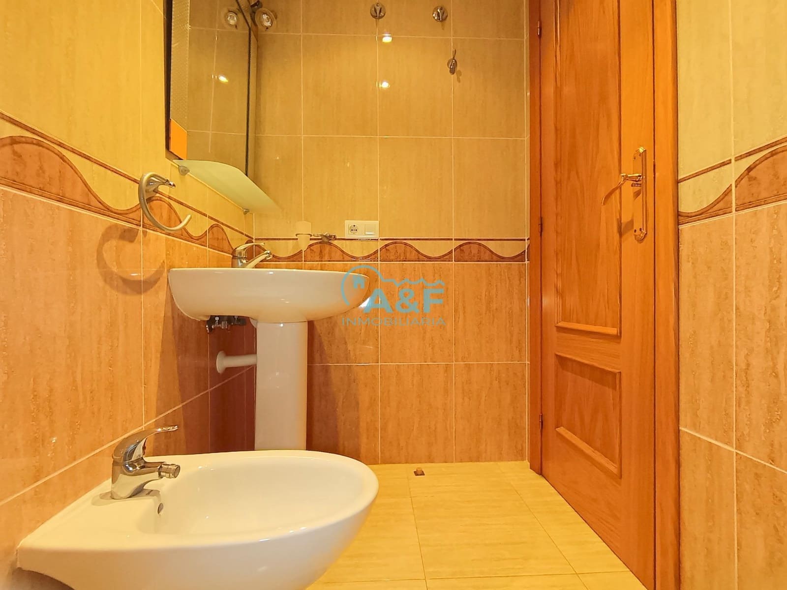 2 makuuhuone Huoneisto myytävänä paikassa Oropesa  mukana uima-altaan 
autotalli - 238 500 € (Ref: 9388161)