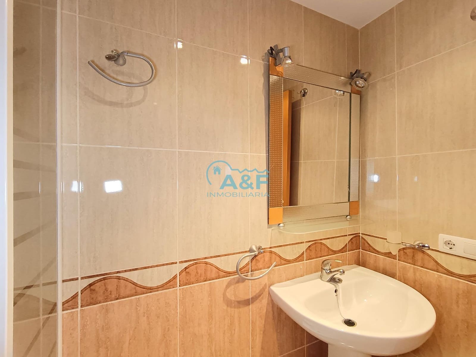 2 makuuhuone Huoneisto myytävänä paikassa Oropesa  mukana uima-altaan 
autotalli - 238 500 € (Ref: 9388161)