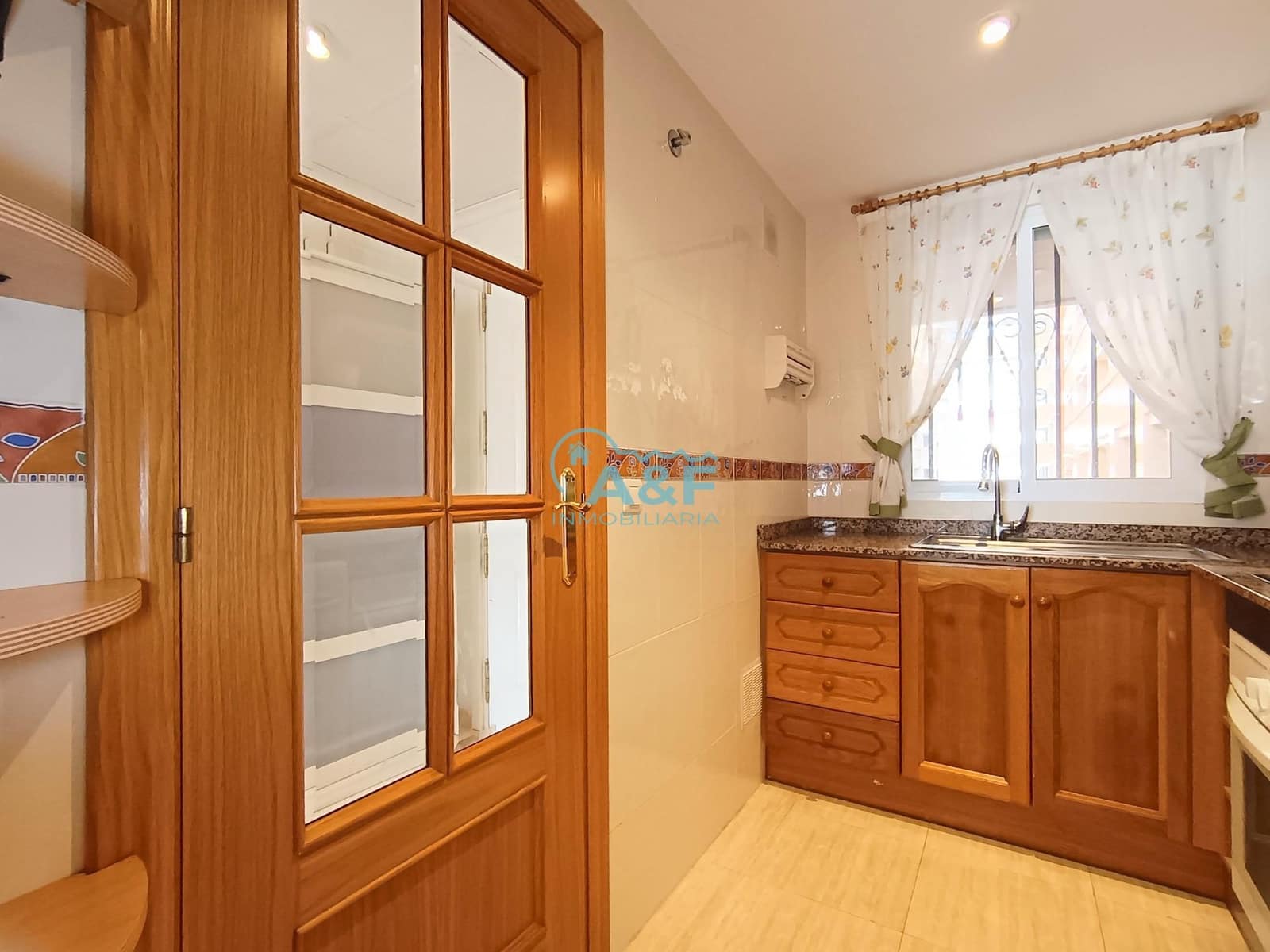 2 makuuhuone Huoneisto myytävänä paikassa Oropesa  mukana uima-altaan 
autotalli - 238 500 € (Ref: 9388161)