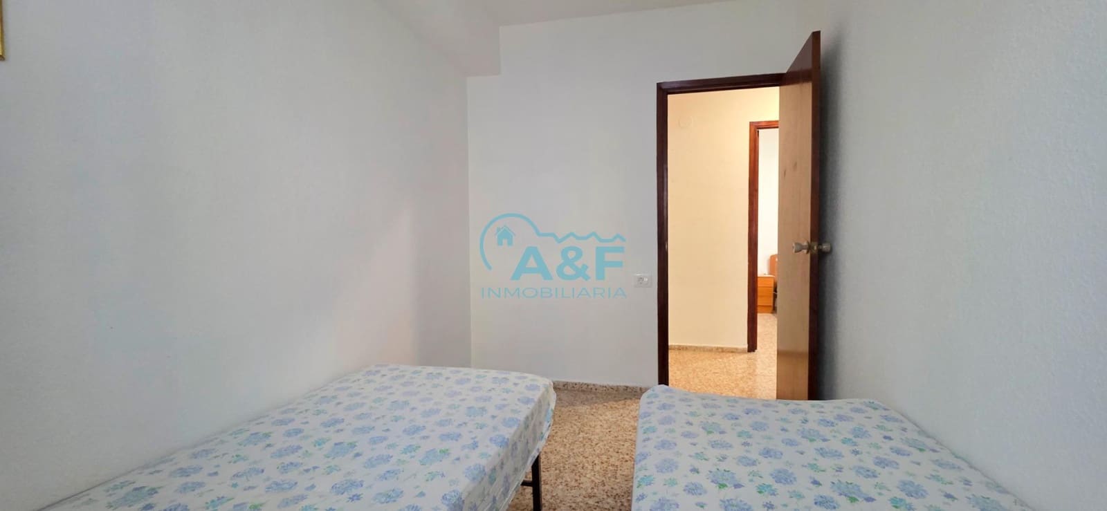 4 bedroom Flat for sale in Oropesa  - € 115,000 (Ref: 9468558)