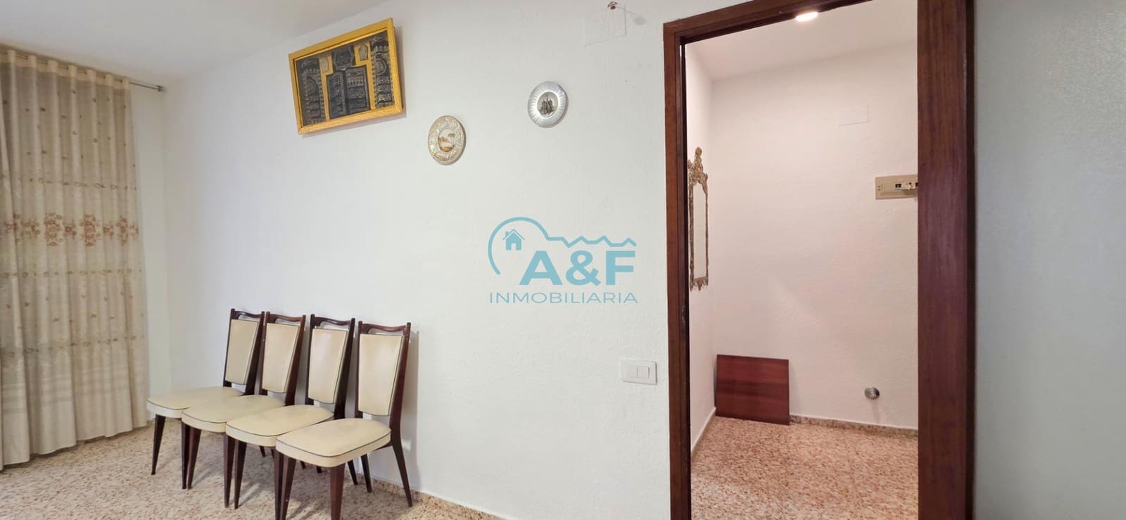 4 bedroom Flat for sale in Oropesa  - € 115,000 (Ref: 9468558)