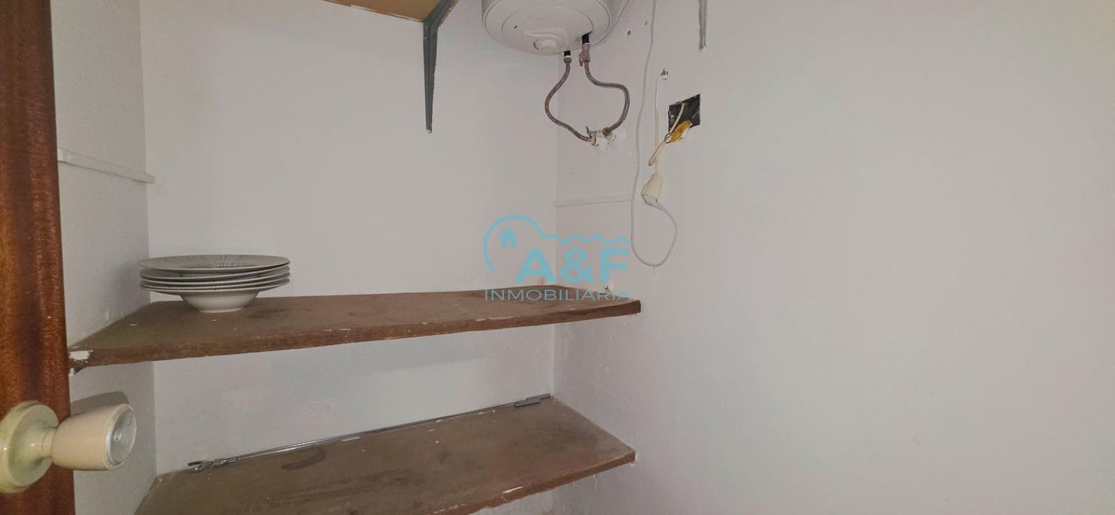 4 bedroom Flat for sale in Oropesa  - € 115,000 (Ref: 9468558)