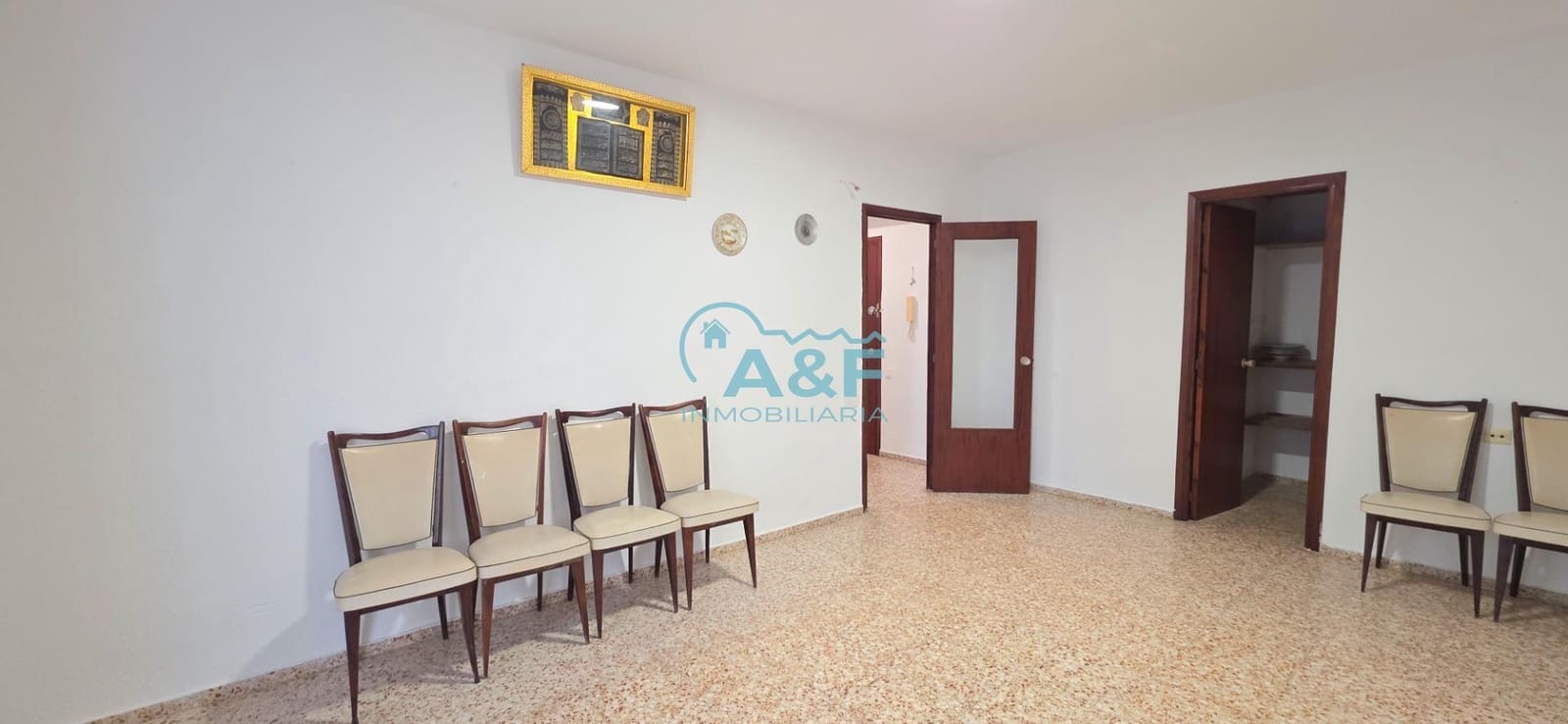4 bedroom Flat for sale in Oropesa  - € 115,000 (Ref: 9468558)