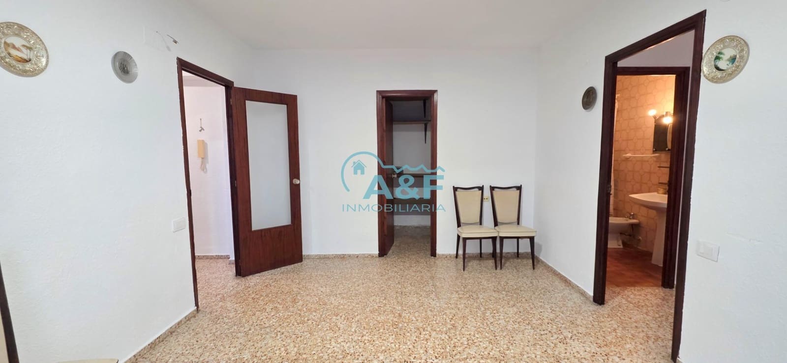 4 bedroom Flat for sale in Oropesa  - € 115,000 (Ref: 9468558)