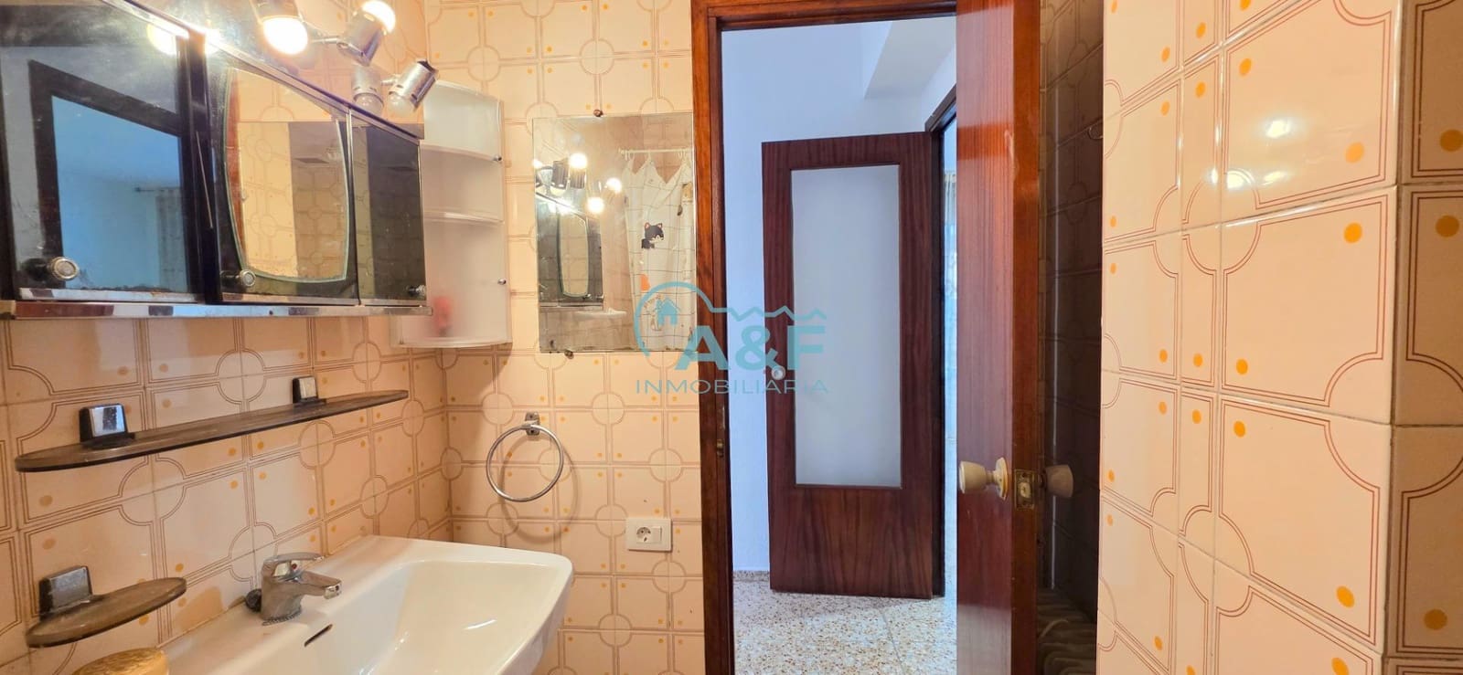 4 bedroom Flat for sale in Oropesa  - € 115,000 (Ref: 9468558)
