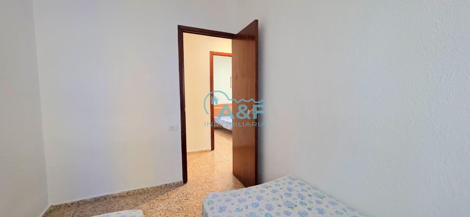 4 bedroom Flat for sale in Oropesa  - € 115,000 (Ref: 9468558)