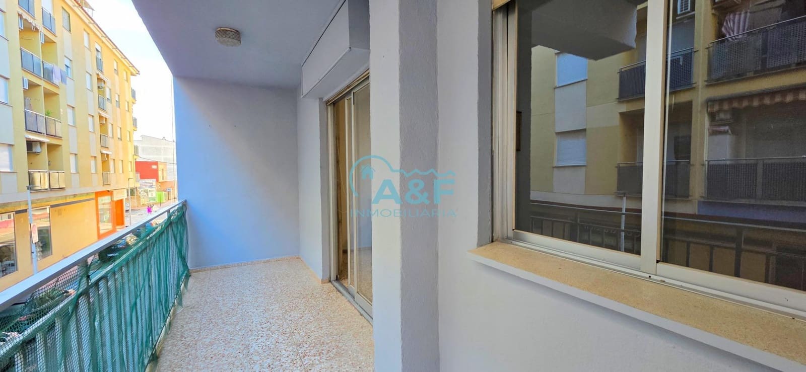 4 bedroom Flat for sale in Oropesa  - € 115,000 (Ref: 9468558)