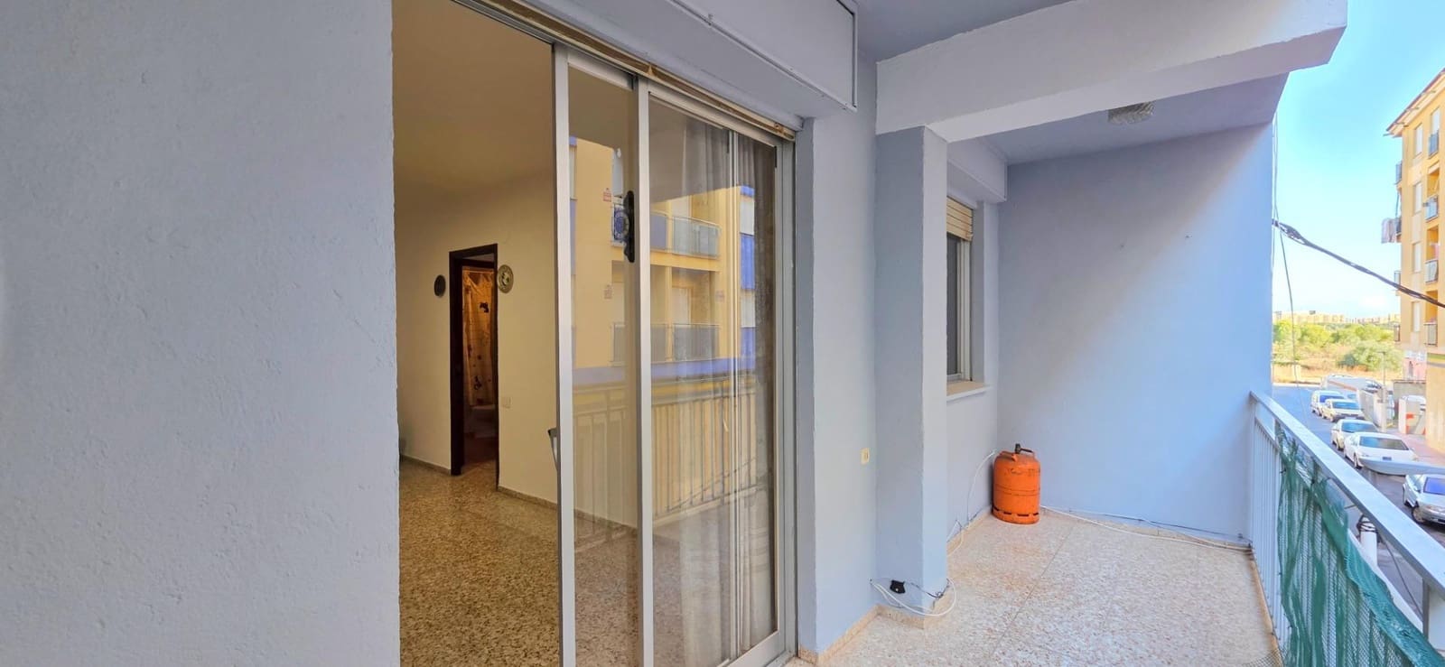 4 bedroom Flat for sale in Oropesa  - € 115,000 (Ref: 9468558)