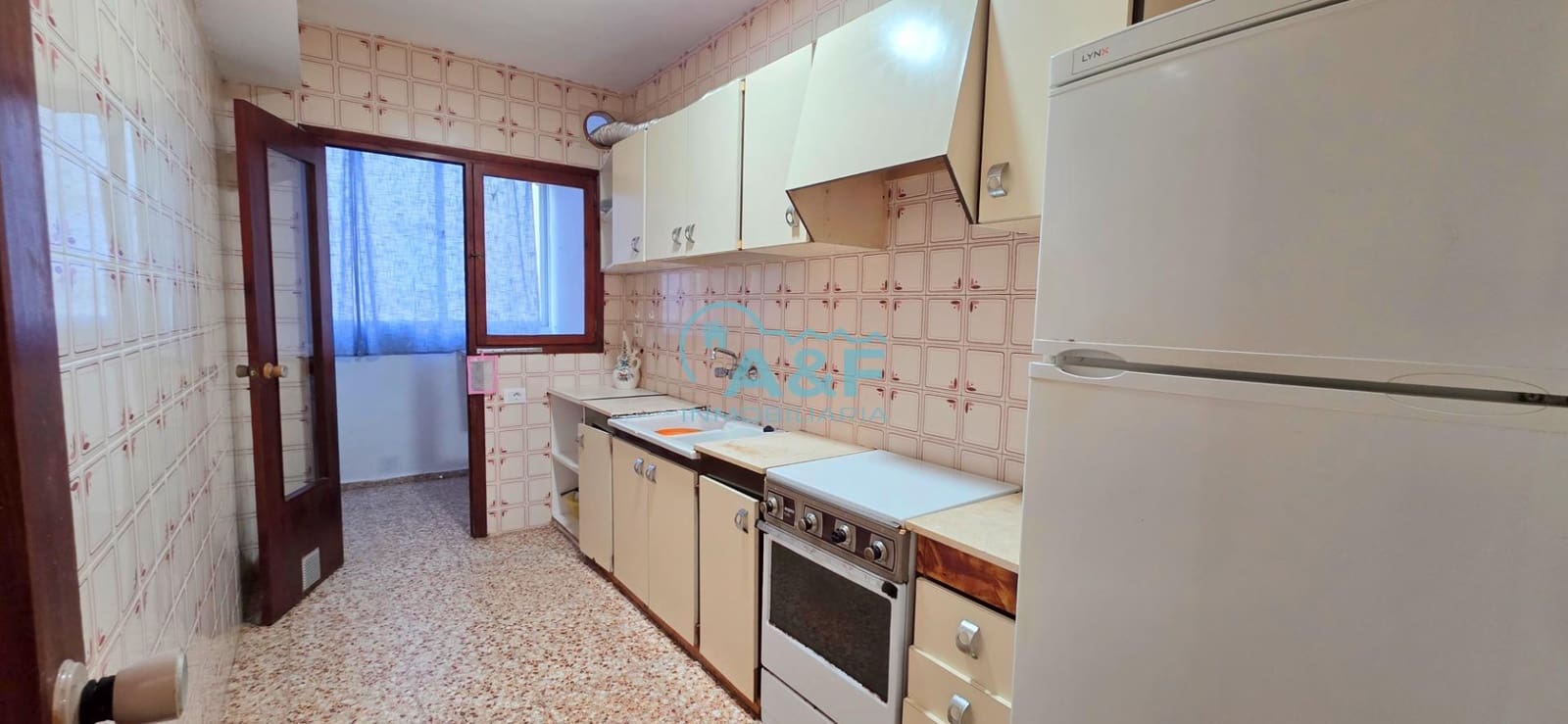 4 bedroom Flat for sale in Oropesa  - € 115,000 (Ref: 9468558)