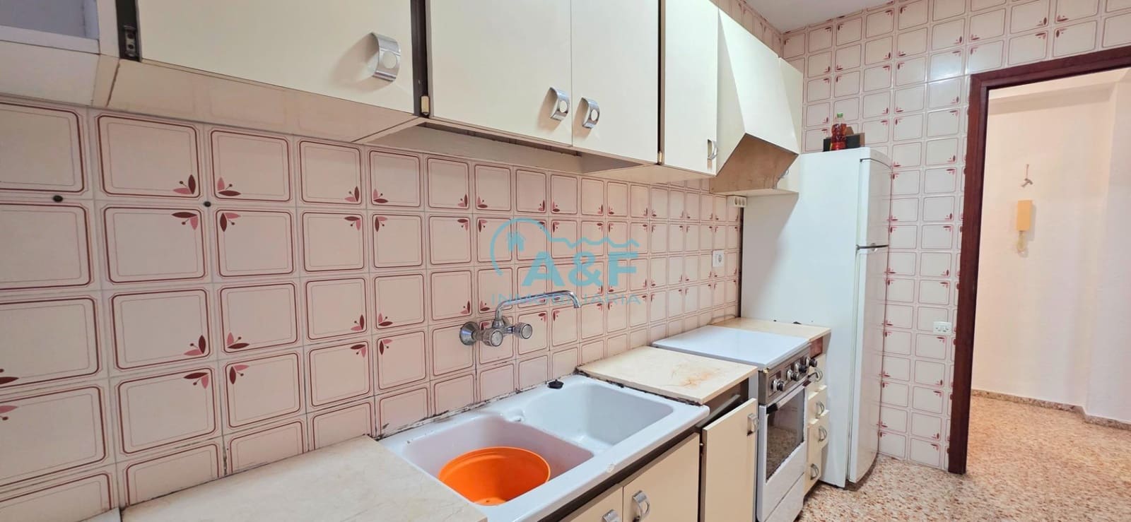 4 bedroom Flat for sale in Oropesa  - € 115,000 (Ref: 9468558)