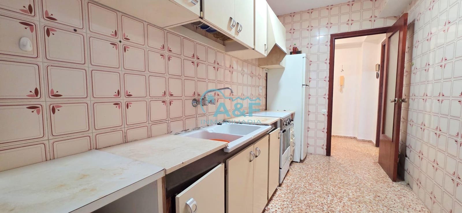 4 bedroom Flat for sale in Oropesa  - € 115,000 (Ref: 9468558)