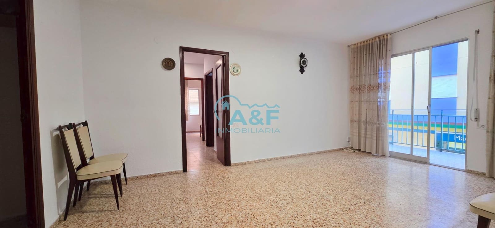 4 bedroom Flat for sale in Oropesa  - € 115,000 (Ref: 9468558)
