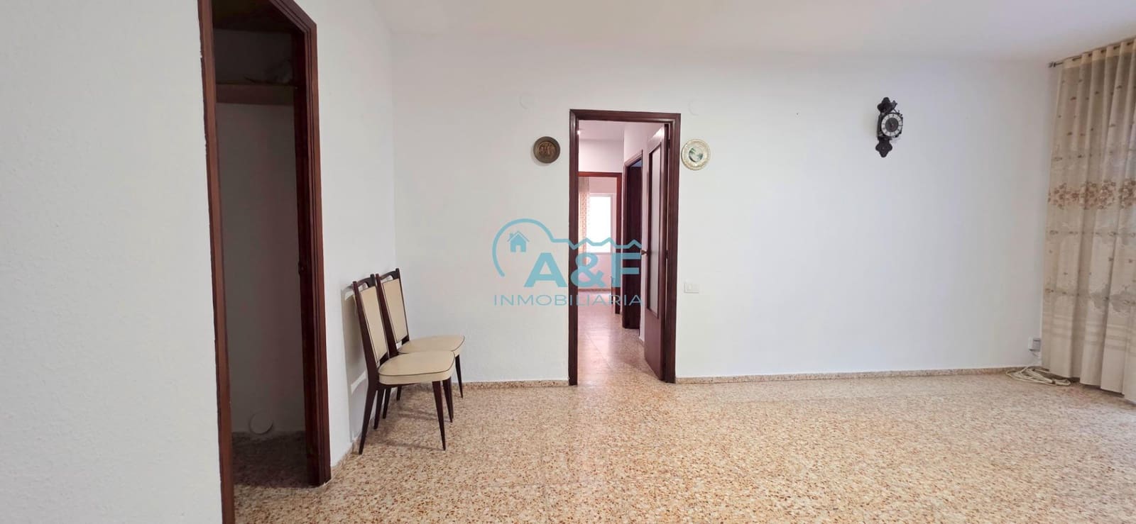 4 bedroom Flat for sale in Oropesa  - € 115,000 (Ref: 9468558)
