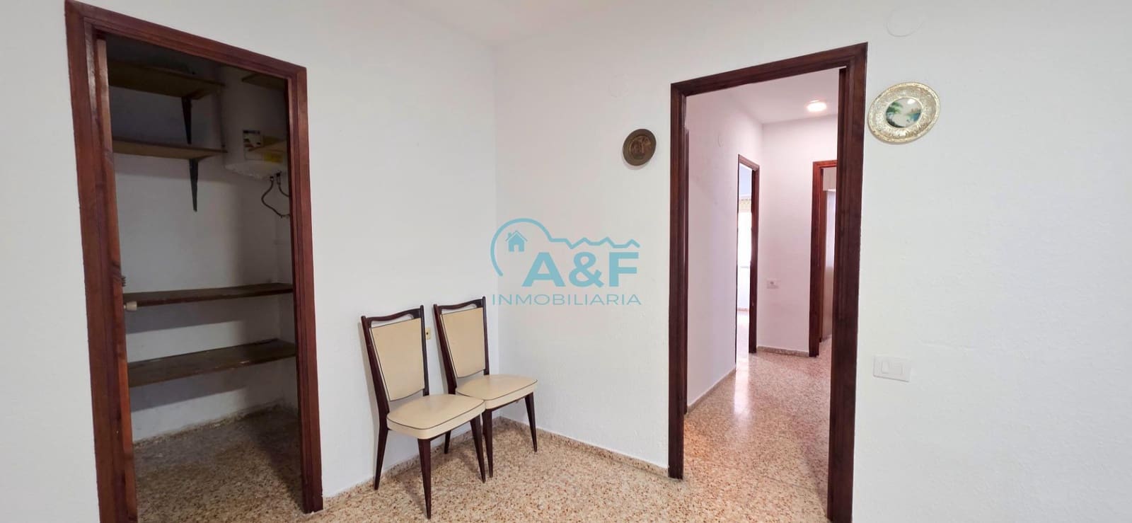 4 bedroom Flat for sale in Oropesa  - € 115,000 (Ref: 9468558)