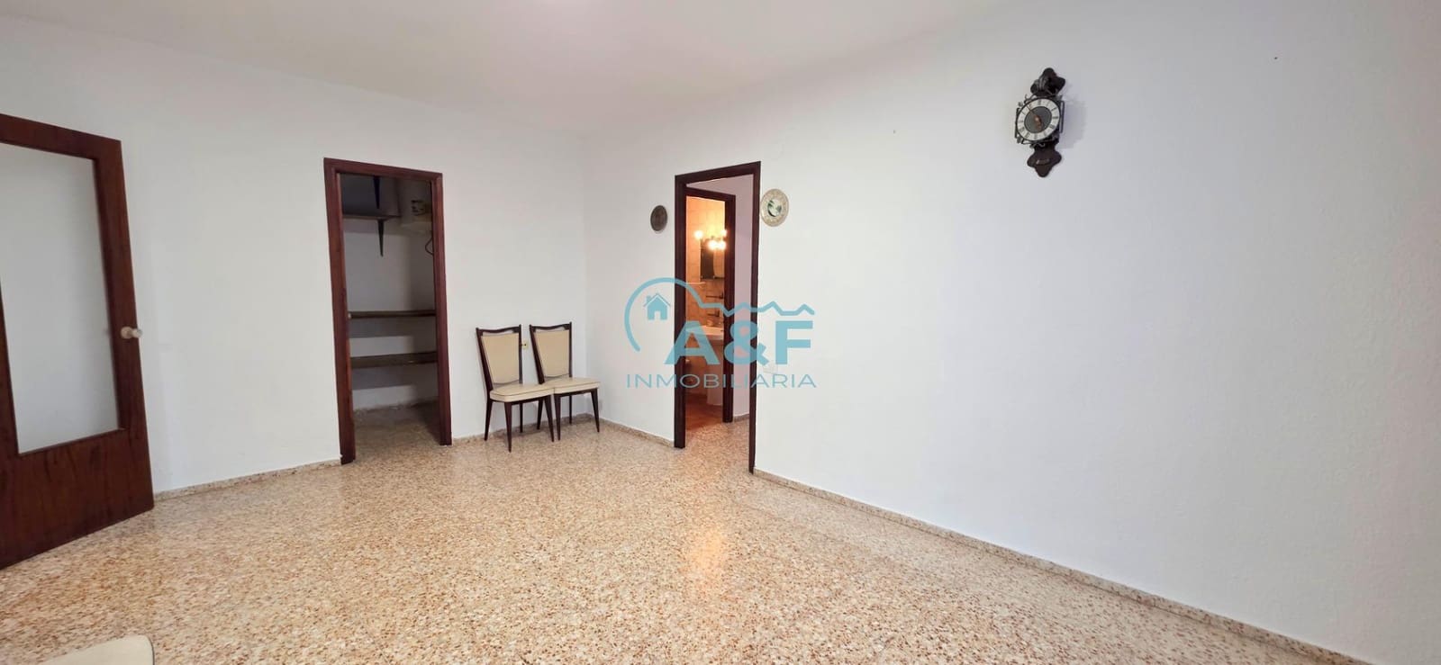 4 bedroom Flat for sale in Oropesa  - € 115,000 (Ref: 9468558)