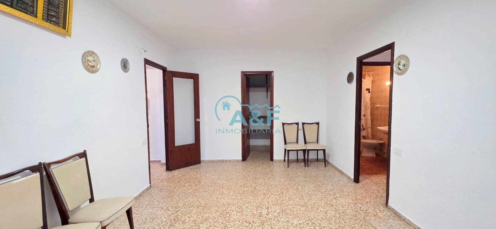 4 bedroom Flat for sale in Oropesa  - € 115,000 (Ref: 9468558)