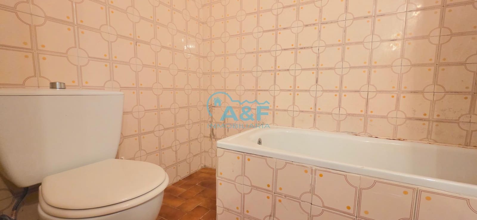 4 bedroom Flat for sale in Oropesa  - € 115,000 (Ref: 9468558)