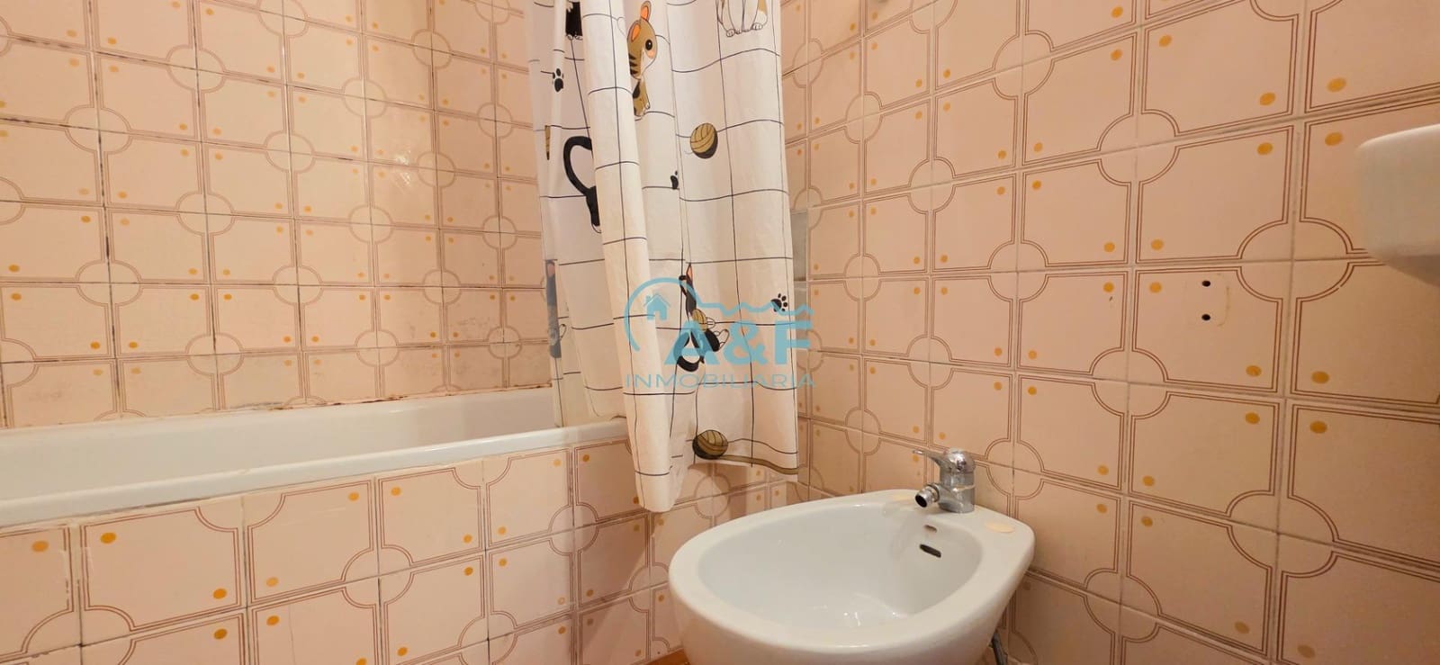 4 bedroom Flat for sale in Oropesa  - € 115,000 (Ref: 9468558)