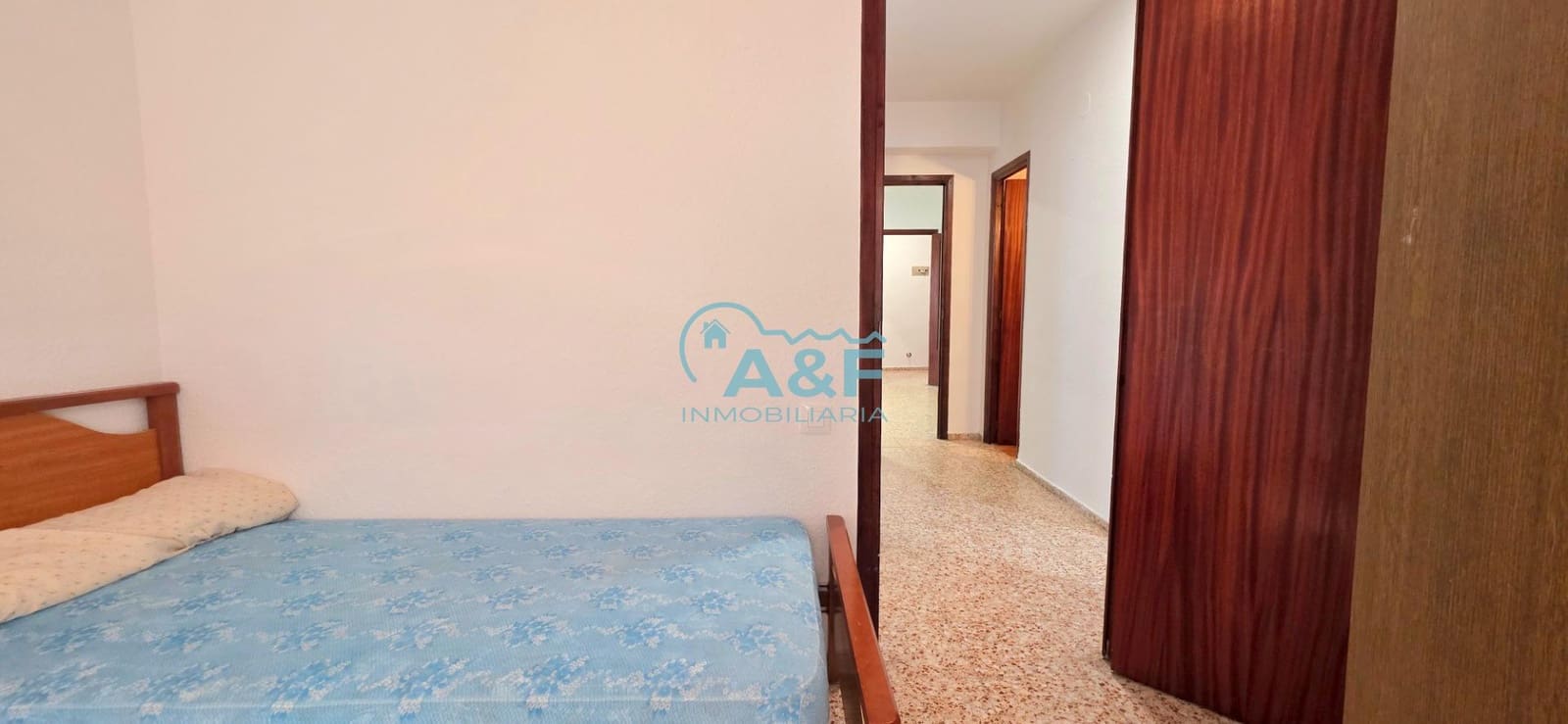 4 bedroom Flat for sale in Oropesa  - € 115,000 (Ref: 9468558)
