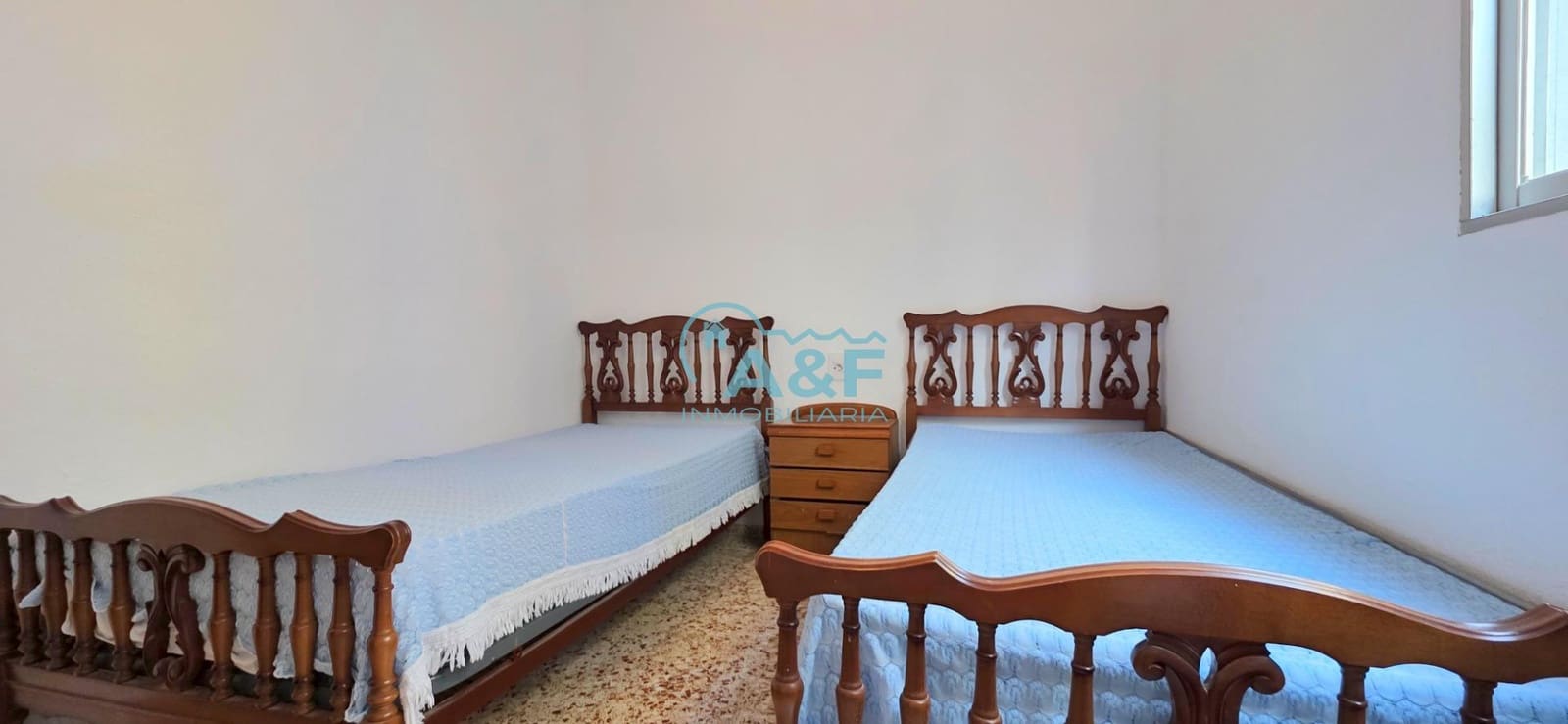 4 bedroom Flat for sale in Oropesa  - € 115,000 (Ref: 9468558)