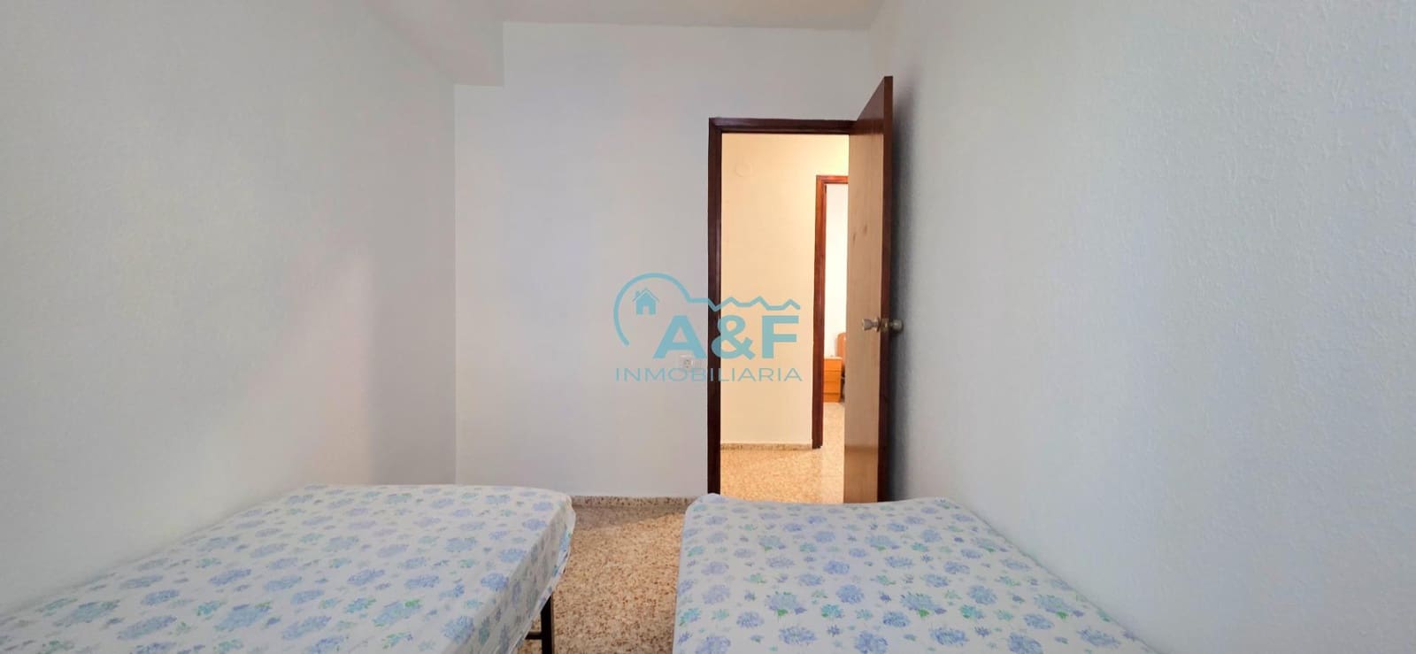 4 bedroom Flat for sale in Oropesa  - € 115,000 (Ref: 9468558)