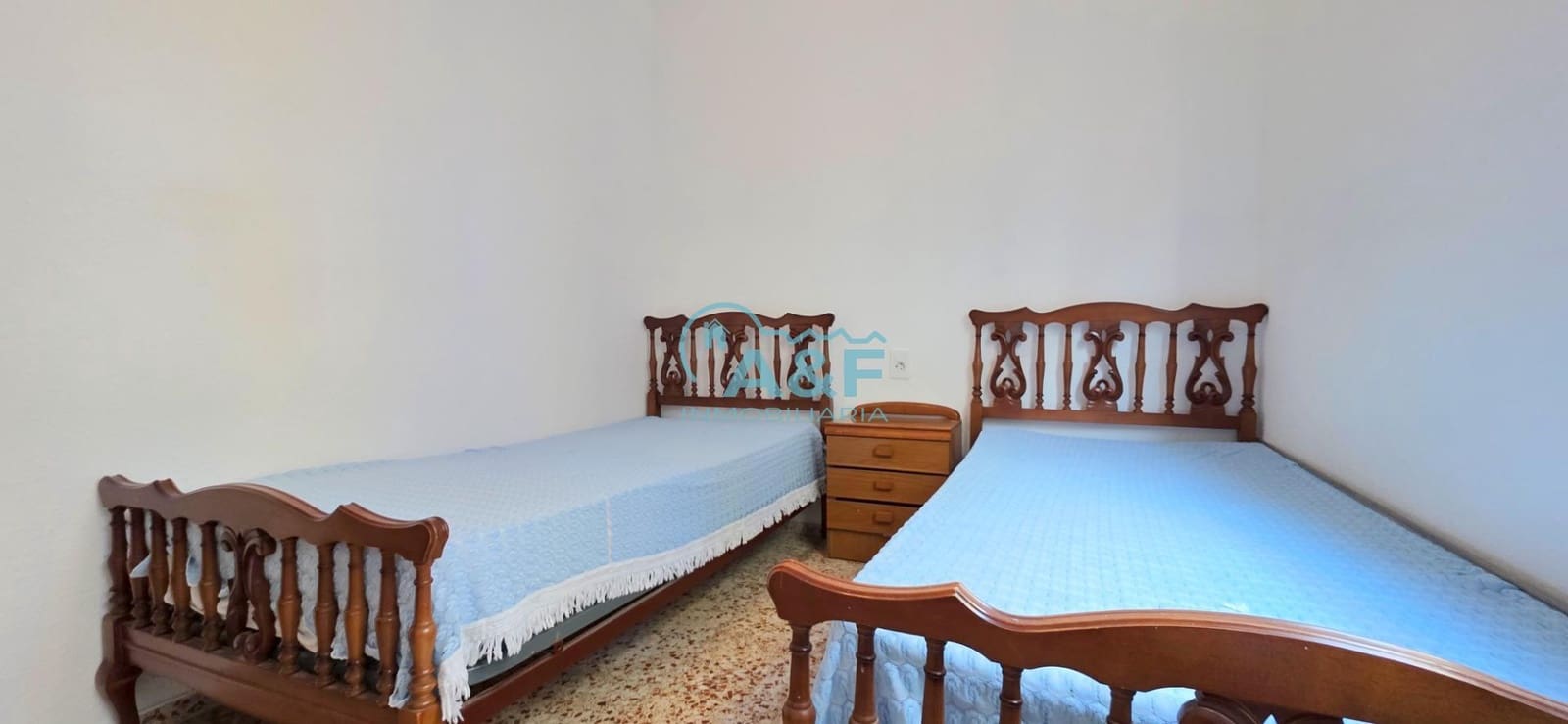 4 bedroom Flat for sale in Oropesa  - € 115,000 (Ref: 9468558)