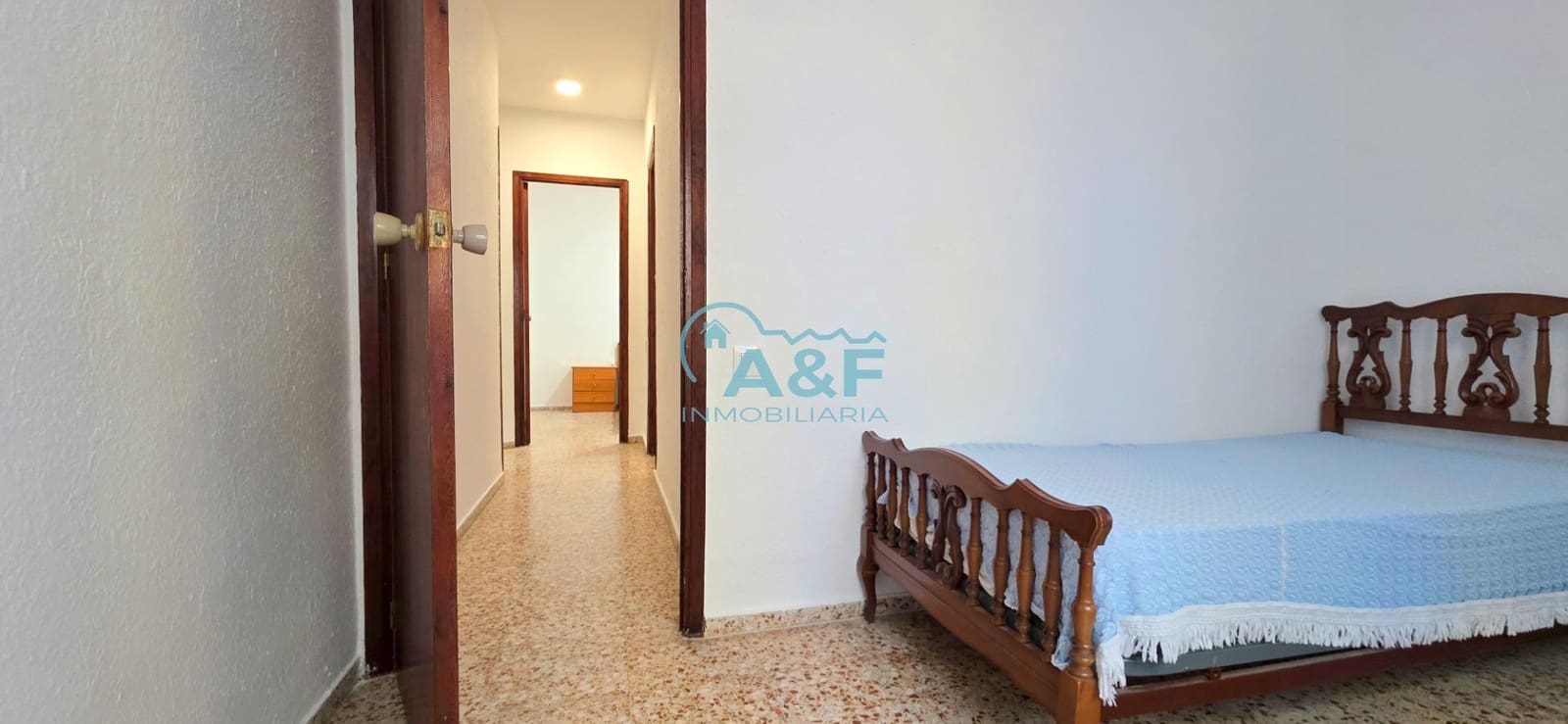 4 bedroom Flat for sale in Oropesa  - € 115,000 (Ref: 9468558)