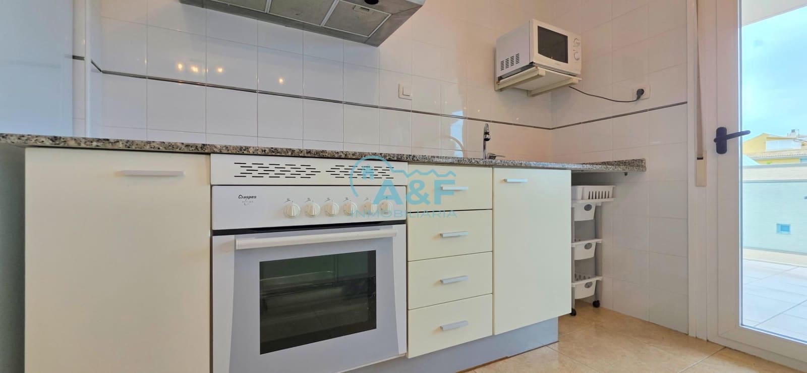 2 bedroom Apartment for sale in Oropesa  with pool garage - € 178,000 (Ref: 9958212)