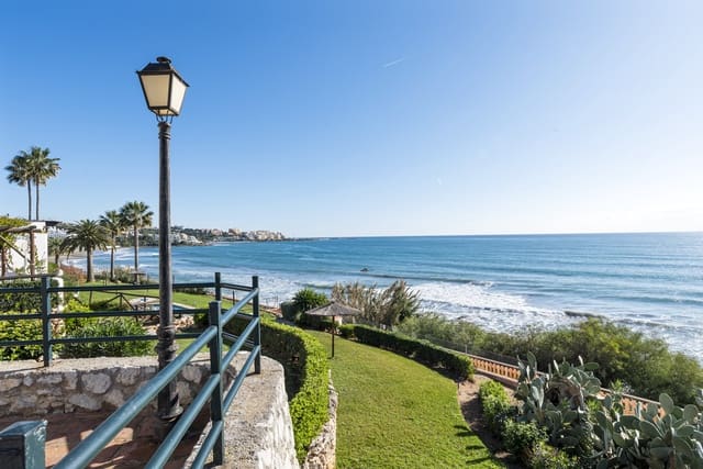 2 Zimmer Reihenhaus zu verkaufen in Guadalobón, Estepona mit Pool Garage - 469.000 € (Ref: 10091034)