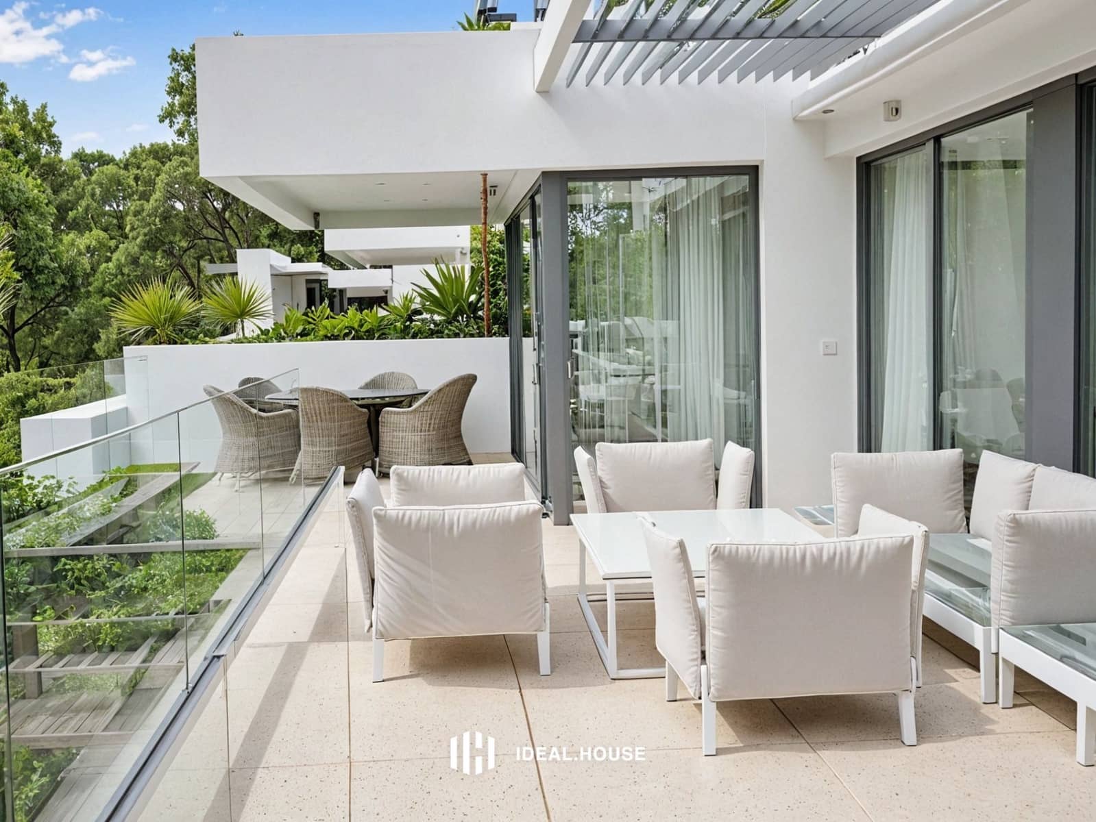 Apartamento de 3 habitaciones en La Quinta en venta con piscina garaje - 1.295.000 € (Ref: 9779111)