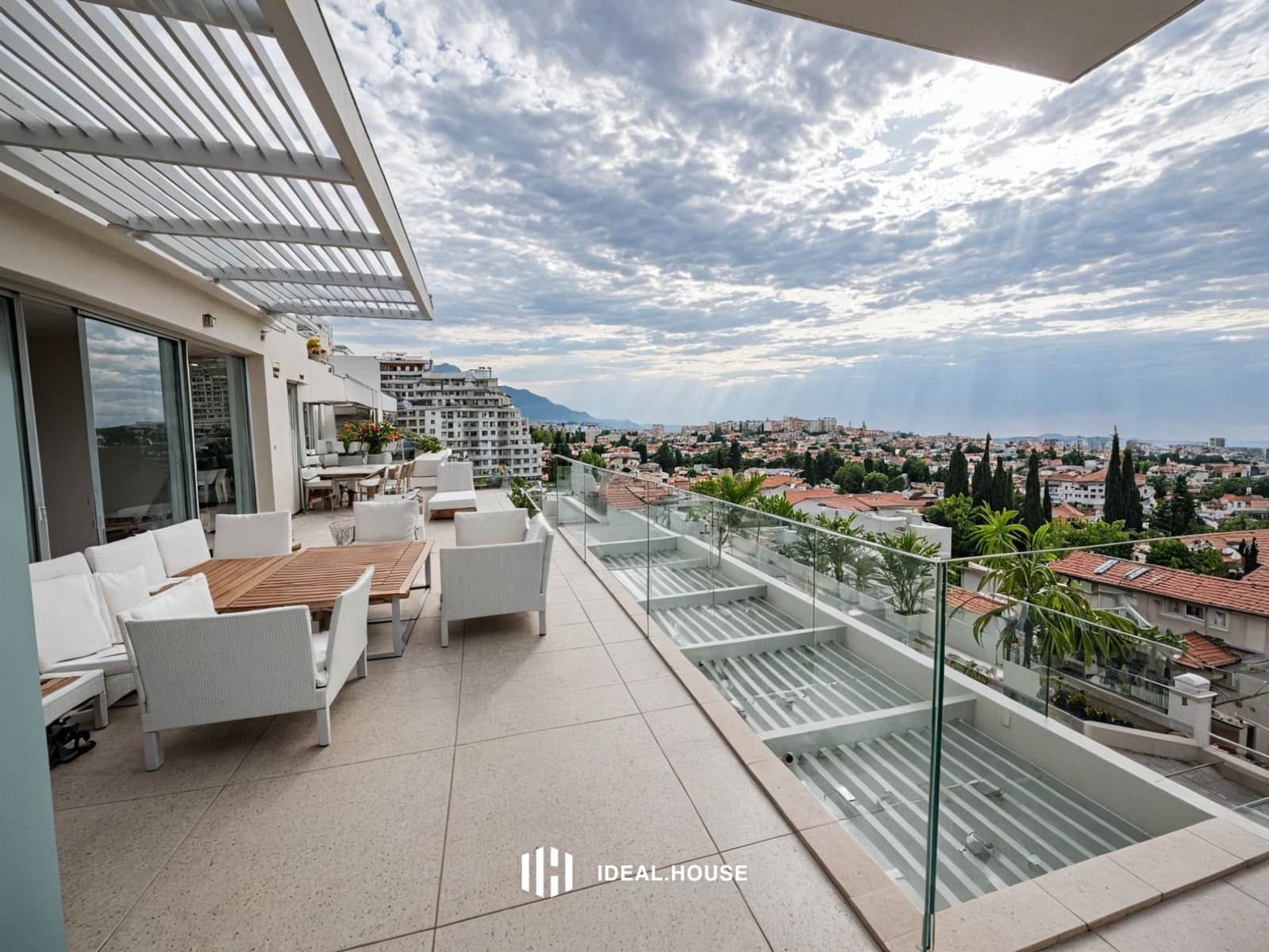 Apartamento de 3 habitaciones en La Quinta en venta con piscina garaje - 1.295.000 € (Ref: 9779111)