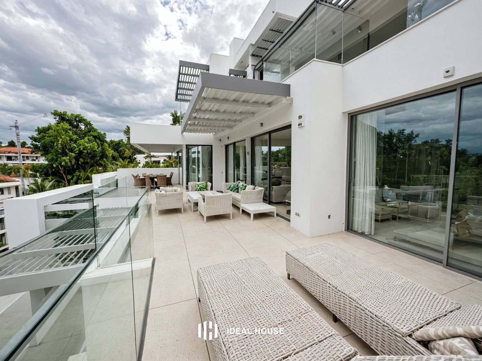 Apartamento de 3 habitaciones en La Quinta en venta con piscina garaje - 1.295.000 € (Ref: 9779111)