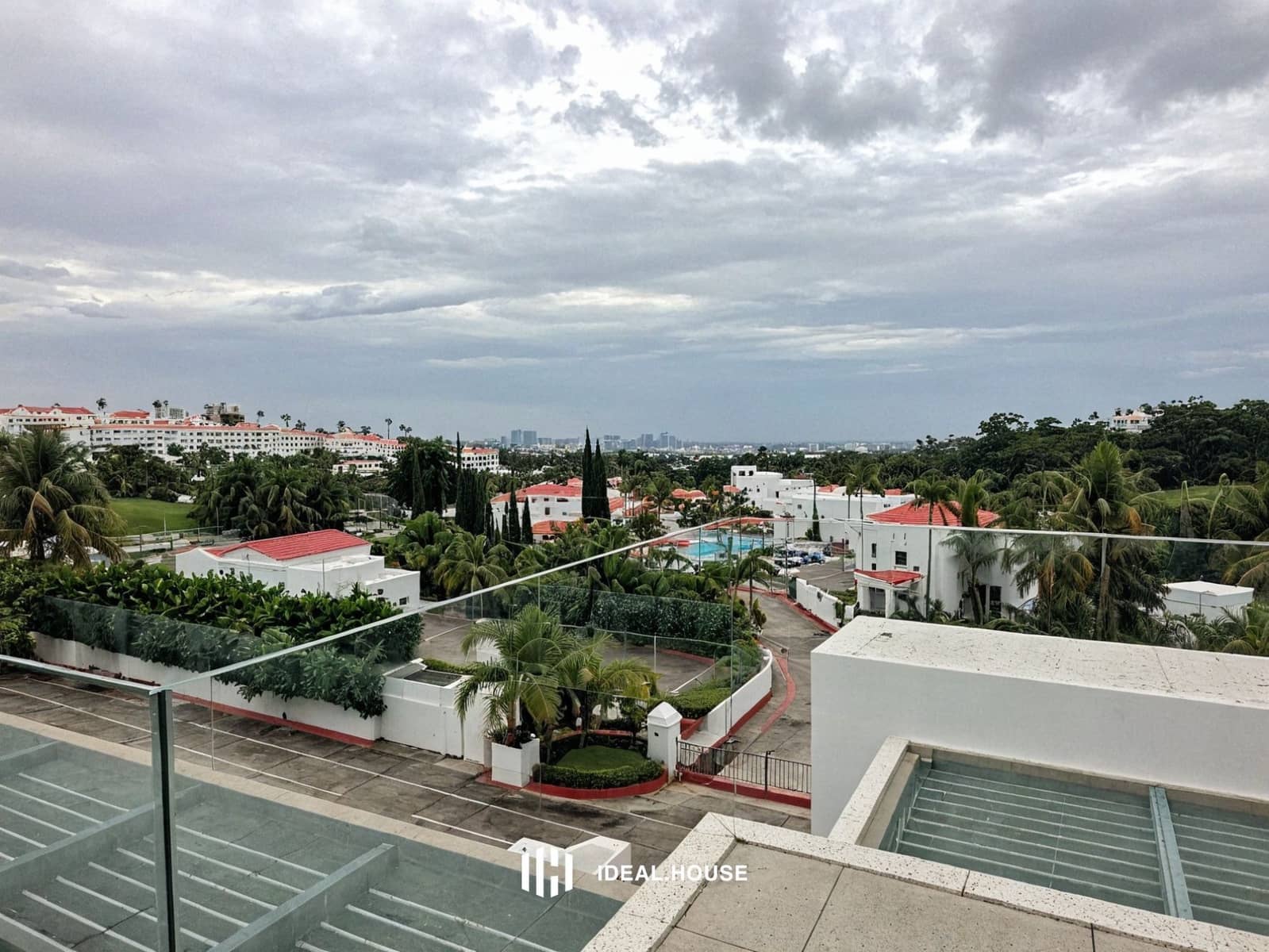 Apartamento de 3 habitaciones en La Quinta en venta con piscina garaje - 1.295.000 € (Ref: 9779111)