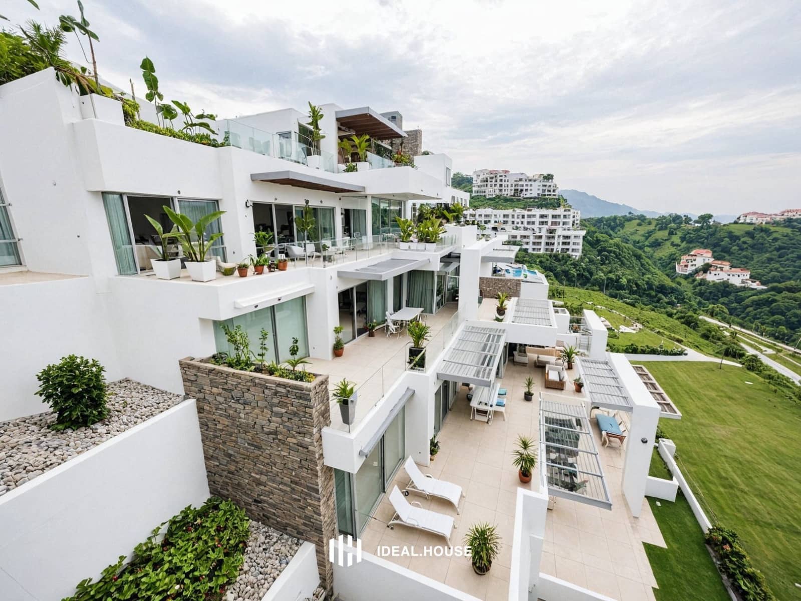 Apartamento de 3 habitaciones en La Quinta en venta con piscina garaje - 1.295.000 € (Ref: 9779111)