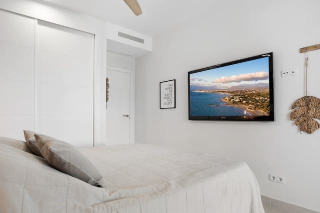 2 soverom Leilighet til salgs i Estepona Golf, Estepona med svømmebasseng garasje - € 495 000 (Ref: 9990155)