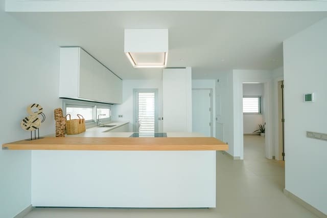 2 soverom Penthouse til salgs i Las Gaviotas  - Carvajal, Fuengirola med svømmebasseng garasje - € 775 000 (Ref: 9995381)